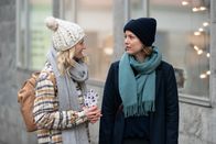 Servus Baby – Von links: Eve (Teresa Rizos) und Lou (Josephine Ehlert).
