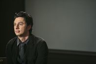 Scrubs - Die Anfänger – Lucy muss sich einen Mentor suchen, da J.D. (Zach Braff) nicht mehr lange zur Verfügung stehen wird ...