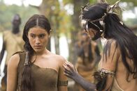 The New World – Pocahontas (Q'Orianka Kilcher, li.).