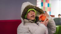 Schloss Einstein – Luis (Jonas Seeger) spürt die Auswirkung der Hitzechallenge von Sami.