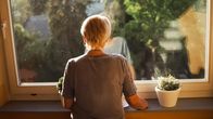 7 Tage ... – Mit 66 Jahren ist diese Frau zurzeit die älteste im Frauenhaus. Sie hat bereits eine eigene Wohnung gefunden und hofft, bald ausziehen zu können.