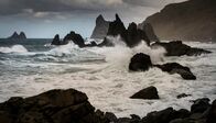 Die Kanarischen Inseln - Felsenküste und Vulkane – Die Küste im Nordosten Teneriffas am Fuße des Anaga-Gebirges ist rau und zerklüftet.