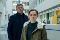Der Bergdoktor – Katharina Schober (Sarina Radomski) braucht dringend eine Knochenmarkspende. Dr. Martin Gruber (Hans Sigl) weiß, wie schwierig die Suche nach einer geeigneten Spende ist.