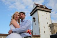 GEO Reportage – Hochzeitsfieber in Estland. Die 28-jährige Annika heiratet den gleichaltrigen Witali, mit dem sie schon zwei Kinder hat.