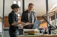 Tatort – Rubin (Meret Becker) und Karow (Mark Waschke) studieren die Akten zum Fall.