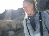 SOS: Anleitung zum Überleben – Staffel 2, Creek Stewart