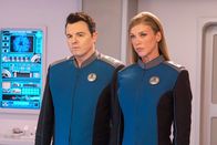 The Orville – Capt. Ed Mercer (Seth MacFarlane, l.); Cmdr. Kelly Grayson (Adrianne Palicki, r.)