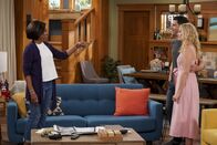 The Neighborhood – (v.l.n.r.) Tina Butler (Tichina Arnold); Dave Johnson (Max Greenfield); Gemma Johnson (Beth Behrs)