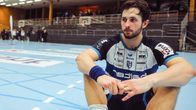 Impact – Impact Plötzlich verletzt im Spitzensport – Wie weiter nach der Profikarriere? Der Handballprofi Moritz Oertli kämpft seit zwei Jahren immer wieder mit starken Schmerzen in der Hüfte. Bedeutet dies das Karriereaus? Copyright: SRF