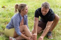 Sturm der Liebe – Gretas (Laura Osswald, l.) Versuch, freundschaftlich Zeit mit Miro (Pablo Sprungala, r.) zu verbringen, endet schmerzhaft.
