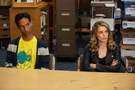 Community – Community Staffel 5 Folge 1 Ganz Ohr: Danny Pudi als Abed Nadir, Gillian Jacobs als Britta Perry Copyright: SRF/2014 Sony Pictures Television Inc. and Open 4 Business Productions LLC.