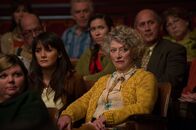 Warte bis es dunkel wird – Die traumatisierte Jami (Addison Timlin) stellt bald eigene Nachforschungen an. Unterstützt wird sie dabei von ihrer Großmutter Lillian (Veronica Cartwright) und ihrem ehemaligen Klassenkameraden Nick. Währenddessen mordet der Maskierte brutal weiter...