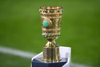 Fußball: DFB-Pokal pur – Die DFB Pokal Trophäe. Fußball DFB-Pokal Achtelfinale 1. FC Köln - Hamburger SV am 18.01.2022 im RheinEnergieStadion in Köln