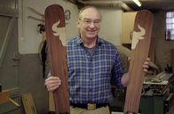 Handwerkskunst! – SWR Fernsehen HANDWERKSKUNST, "Wie man Ski aus Holz baut" Uhr. Vierzig Stunden Arbeit stecken in den Holzskiern von Klaus Dursch.