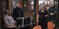Last Man Standing – v.l.n.r.) Chuck Larabee (Jonathan Adams); Kyle Anderson (Christoph Sanders); Kristin Baxter (Amanda Fuller); Mandy Baxter (Molly McCook)