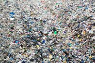 SRF DOK: Coca-Cola und das Plastikproblem – Die städtische Mülldeponie in Dumaguete, Philippinen: Merci Ferrer mittendrin