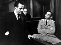 Anatomie eines Mordes – Staatsanwalt Claude Dancer (George C. Scott) befragt unter den Augen von Richter Weaver (Joseph N. Welch) den Angeklagten Frederick Manion (Ben Gazzara)