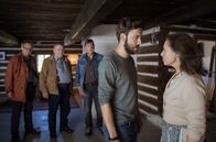 Kryger bleibt Krüger – V. li. n. re: Bernd (Fritz Roth), Krüger (Horst Krause) und Ecki (Jörg Gudzuhn) beobachten Jiri (Raphael Keric) und Tereza (Johana Munzarova).