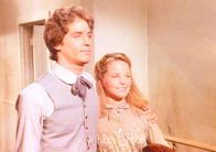 Unsere kleine Farm – Endlich kann Adam (Linwood Boomer, l.) seine geliebte Mary (Melissa Sue Anderson, r.) wieder in die Arme schließen.