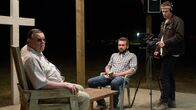 The Sacrament – v.li.: Father (Gene Jones), Sam Turner (AJ Bowen), Jake Williams (Joe Swanberg)