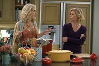 Modern Family – L-R: Farrah (Rachel Bay Jones) and Claire Dunphy (Julie Bowen)