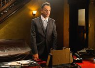 Elementary – Als Sherlock Holmes (Jonny Lee Miller) überraschend aus London zurückkehrt, gibt er seiner ehemaligen Partnerin einen wichtigen Hinweis ...