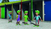 Feuerwehrmann Sam – Als Frösche kostümiert, freuen sich die Kinder auf ihre Aufführung im Freibad.