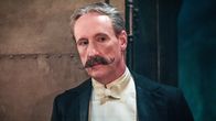 Ghosts – Matt Walsh als Elias Woodstone