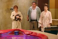 The Middle – (v.l.n.r.) Frankie (Patricia Heaton); Mickey (Brian Scolaro); Sue (Eden Sher)
