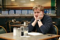 In Teufels Küche mit Gordon Ramsay – Das Lokal "Jack's Waterfront" ist während der Sommermonate eigentlich ein beliebter Treffpunkt für Wassersportler. Doch aufgrund der mittelmäßigen Qualität des Essens und einem fehlenden Management, schlittert das Restaurant auf die Pleite zu. Gordon Ramsay soll helfen ...