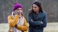 Sturm der Liebe – Der Ausflug von Katja (Isabell Stern, l.) und Maxi (Katharina Scheuba, r.) wird von Christoph auf unangenehme Weise beendet.