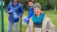Xenius – Moderatoren Dörthe Eickelberg (re.) und Pierre Girard (li.) in den Pyrenäen nach Blei und Mikroplastik in der Umwelt.