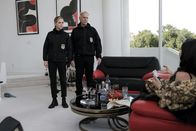 Navy CIS – Ellie Bishop (Emily Wickersham, l.); Leroy Jethro Gibbs ( Mark Harmon, r.)
