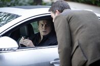 Castle – Um herauszufinden, was mit Eva passiert ist, verfolgt Castle (Nathan FIllion, l.) ihren Ehemann Cole (Ivan Sergei, r.). Doch der beteuert seine Unschuld ...