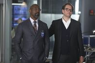 Bull – Nur widerwillig nimmt Bull (Michael Weatherly, r.) den Fall von Star-Anwalt Jules Caffrey (Isaiah Washington, l.) an - er kann Caffrey nicht leiden, ist aber von seiner Unschuld überzeugt ...