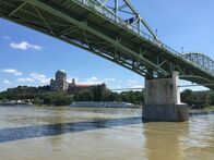 Verrückt nach Fluss – Basilika Esztergom, im Vordergrund sieht man die Grenzbrücke Maria-Valeria-Brücke.