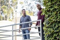 Navy CIS: L.A. – L-R: Special Agent G. Callen (Chris O\'Donnell) und Special Agent Sam Hanna (LL COOL J).