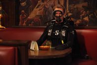 How I Met Your Mother – Der Sporttaucher: Barney (Neil Patrick Harris) ....