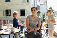 SOKO Donau – (v.li.) Sebastian Haager (Leo Gruber), Martina Ebm (Tanja Gruber), Vanessa Eckhardt (Jenny Gruber).