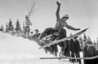 Die Ski-Saga – Was die Menschen damals wie heute am Skifahren fasziniert: die Freiheit und das Gefühl, als könne man fliegen