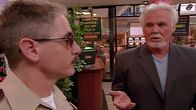 Reno 911! – L-R: Deputy James Garcia (Carlos Alazraqui), Kenny Rogers (Kenny Rogers)