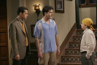 Two and a Half Men – (v.l.n.r.) Alan Harper (Jon Cryer); Charlie Harper (Charlie Sheen); Jake Harper (Angus T. Jones)