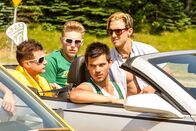 Kindsköpfe 2 – Chris Titone (College Bruderschaftsmitglied), Jared Sandler (College Bruderschaftsmitglied), Taylor Lautner (Andy), Milo Ventimiglia (Milo).