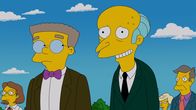 Die Simpsons – Reuige Sünder: Bei der Beeerdigung von Chip Davis spricht Reverend Lovejoy über Reue und Buße, was die Gäste nachdenklich stimmt. Auch Mr. Burns (r.) und sein Assistent Smithers (l.) haben so einiges zu bereuen - allerdings hat es gar nichts mit dem Atomkraftwerk zu tun ...