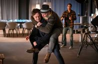 Auf einmal war es Liebe – Fichte (Bastian von Bömches, li.), Torsten (Johannes Allmayer) und Jakob (Kostja Ullmann, re.) geraten aneinander.