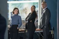 Bull – (v.l.n.r.) Taylor Rentzel (MacKenzie Meehan); Danny James (Jaime Lee Kirchner); Chunk Palmer (Christopher Jackson)