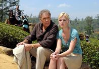 Das Traumhotel – Das Traumhotel - Sri Lanka Folge 14 Hotelmanager Markus Winter unterstützt sein Gäste in allen Lebenslagen: Christian Kohlund als Markus Winter, Ivonne Schönherr als Lara