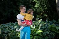 Schloss Einstein – Viktor (Fridolin Sommerfeld) entdeckt ein ungeahntes Talent im Baby-Sitten.