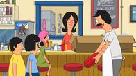 Bob's Burgers – Noch ahnen Gene (l.), Tina (2.v.l.), Louise (M.) und Linda (2.v.r.) nicht, dass die Verbesserungen, die Bob (r.) im Restaurant vornimmt, einige Kunden abschrecken werden ...