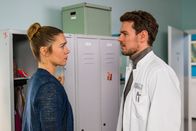 Bettys Diagnose – Elisabeth "Betty" Hertz (Henrike Hahn), Dr. Julius Walden (Constantin Lücke)